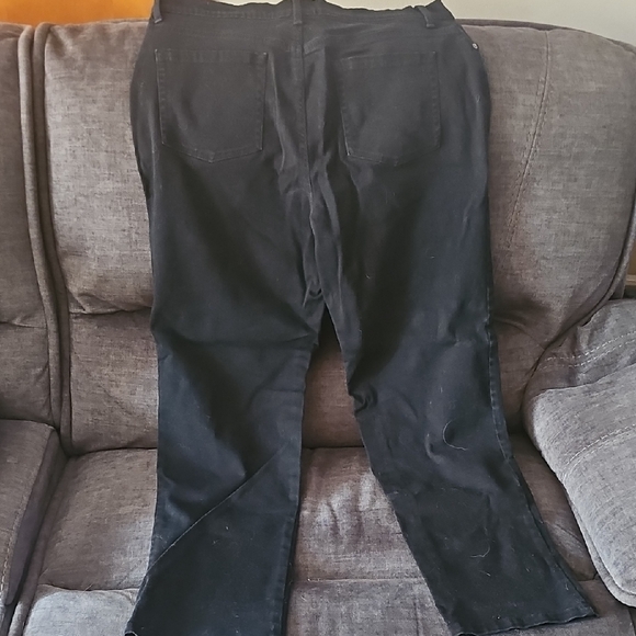 Gloria Vanderbilt Black Pants with Purple Brand Label - Picture 3 of 3